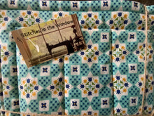 Load image into Gallery viewer, Handmade Quilted & Reversible Cotton Placemats